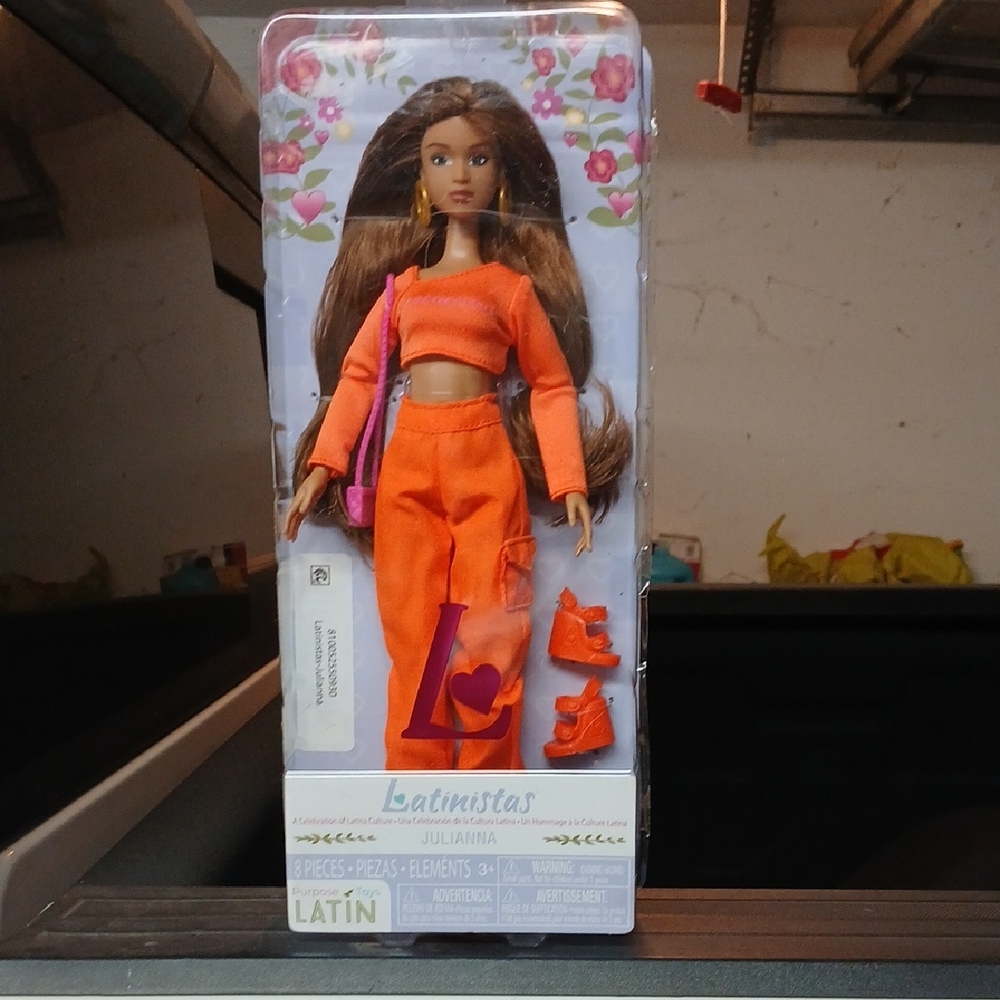 Latinistas Julianna Doll